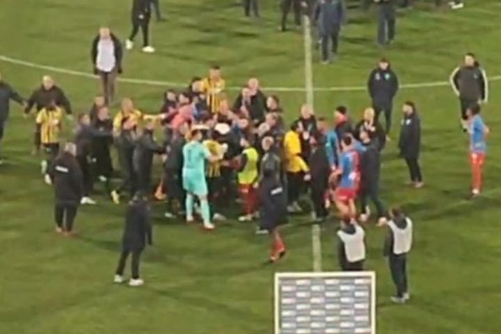 Ένταση μετά τη λήξη της αναμέτρησης της ΑΕΚ με τον Βόλο