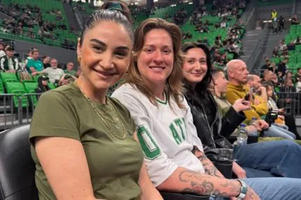 Η Σελέν Ερντέμ στο Telekom Center Athens για να στηρίξει τον Παναθηναϊκό AKTOR απέναντι στην ΑΕΚ