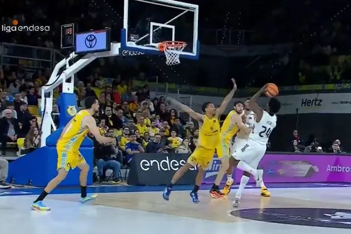 Ο Φελίς έσωσε με buzzer-beater τη Ρεάλ από γκέλα στα Κανάρια Νησιά