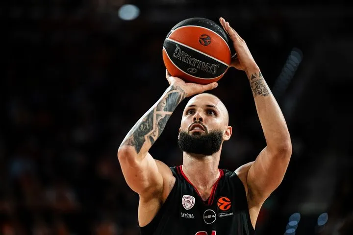 Έπεσε σε λάκκο και τώρα ο Ολυμπιακός πρέπει να αντέξει τον ανταγωνισμό για την τετράδα