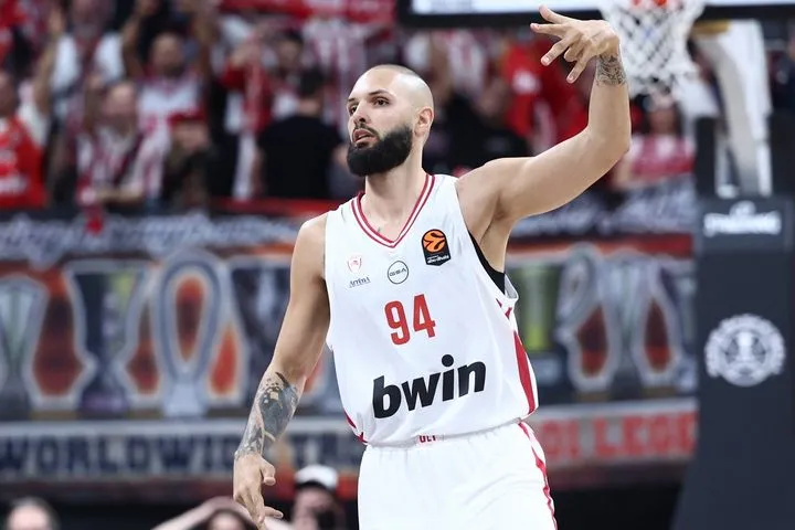 Παρί – Ολυμπιακός 87-104: Βροχή τριπόντων στο Παρίσι, ακόμη πιο κοντά στο πλεονέκτημα έδρας οι Πειραιώτες