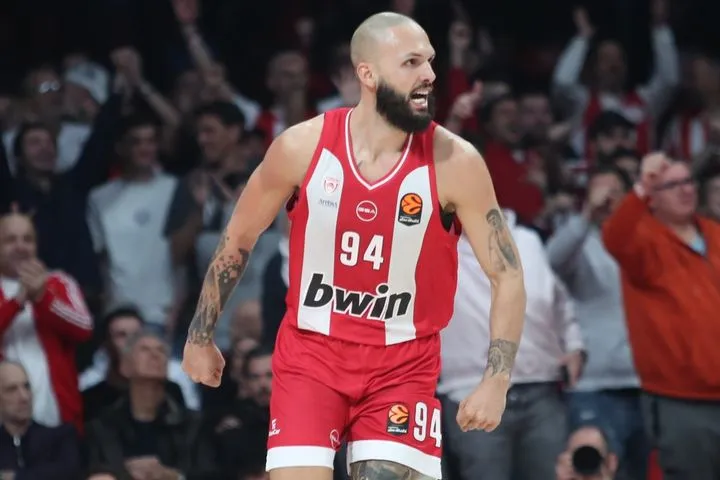 Ολυμπιακός – Φενέρμπαχτσε 104-87: Ο Φουρνιέ “πλήρωσε” για την αποβολή του, οι Πειραιώτες πλησίασαν τους Τούρκους