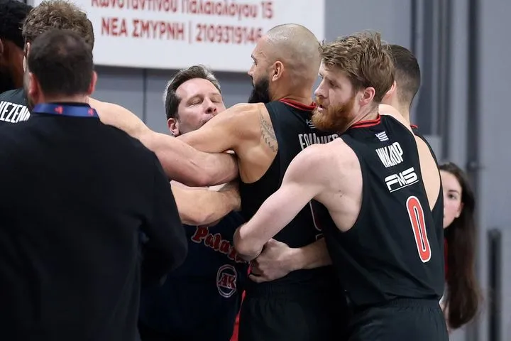 ΤΟ VIDEO με τη μεγάλη ένταση ανάμεσα στον Φουρνιέ και στον οπαδό του Πανιωνίου