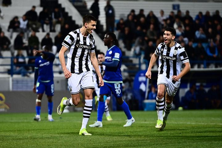 Κηφισιά – ΠΑΟΚ: Οι ασπρόμαυροι κέρδισαν πέναλτι σε χέρι του Θεοδωρίδη και ο Γερεμέγεφ τούς έβαλε μπροστά στο σκορ