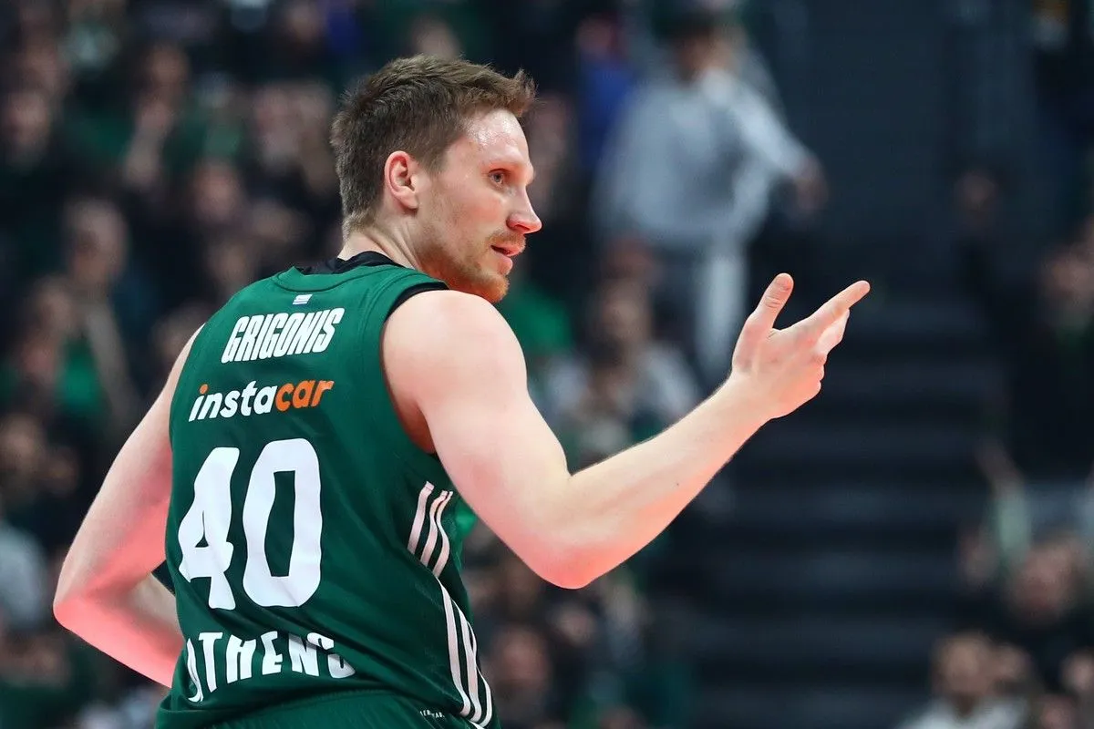 Στο πόδι το T-Center Athens μετά από τρίποντο του Γκριγκόνις και ασίστ στο επόμενο για τον Ναν