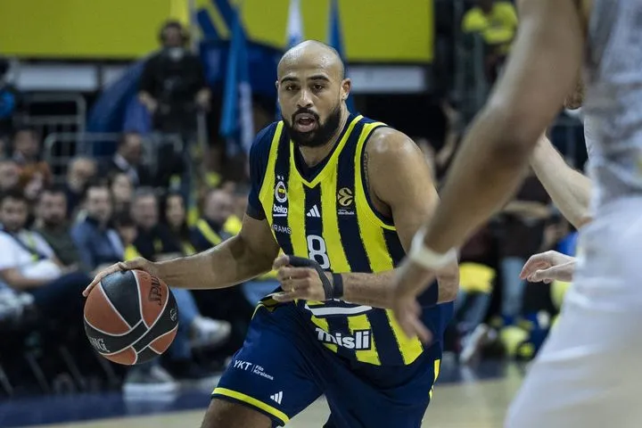 Ο Χόρτον-Τάκερ σε ακόμη μία παράσταση και η Φενέρμπαχτσε διέλυσε τη Μονακό για την ένατη συνεχόμενη νίκη της