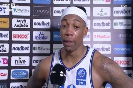 Συγκλονιστική στιγμή: Ο Έντλερ-Ντέιβις με δάκρυα στα μάτια αφιέρωσε τη νίκη στην κόρη του, που θα γεννηθεί την επόμενη εβδομάδα