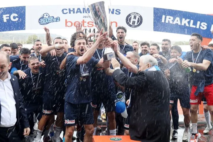 Ο Ηρακλής γιόρτασε πρωτίστως την επιστροφή του η οποία αναβαθμίζει και βγάζει κερδισμένο συνολικά το ελληνικό ποδόσφαιρο