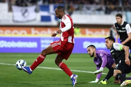 Ο Ελ Κααμπί κέρδισε την κόντρα με τον Λαμπρόπουλο και μπήκε με την μπάλα στα δίχτυα για το 2-0 του Ολυμπιακού