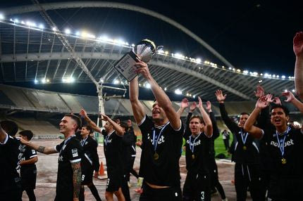 Οι ξέφρενοι πανηγυρισμοί των παικτών της Καλαμάτας μετά την κατάκτηση του Super Cup της Super League 2