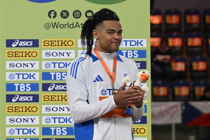 Ακόμη μία σπουδαία στιγμή για τον Manolo: Η απονομή του αργυρού μεταλλίου στον Καραλή