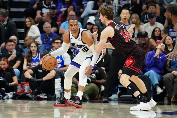 Άνετες νίκες για Κινγκς, Ράπτορς και Πέλικανς στο NBA