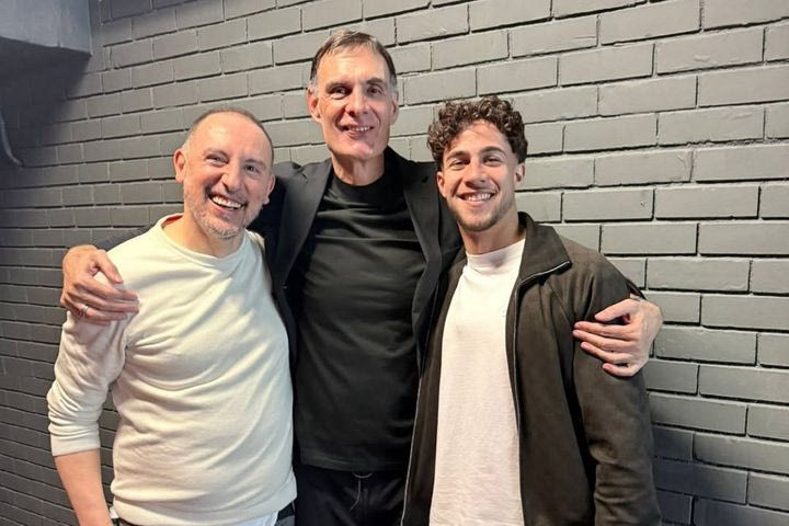 Το ποστ του Ολυμπιακού με Μπαρτζώκα και Κωστούλα: "Οι δεσμοί με τον Θρύλο δεν σβήνουν ποτέ"