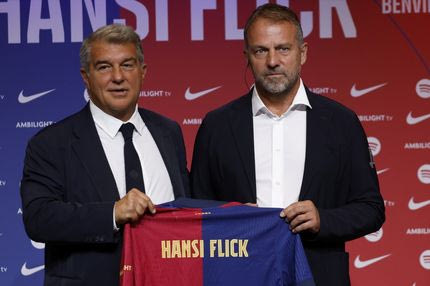 Ο Λαπόρτα ανακοίνωσε πως ο Φλικ θα ανανεώσει μέχρι το 2028 με την Μπαρτσελόνα