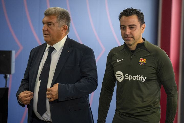 Καρφί Λαπόρτα σε Τσάβι: “Με τους ίδιους παίκτες που ο Φλικ κερδίζει, εκείνος έχανε”