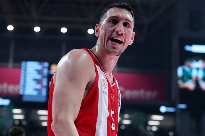 Παναθηναϊκός – Ολυμπιακός: Για μια φανέλα αδειανή, για έναν Λαρεντζάκη