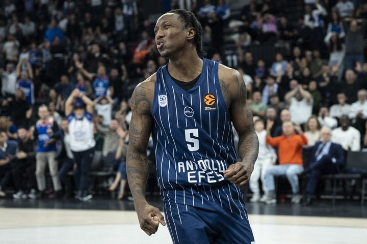 Λι και Λόιντ οδήγησαν την Εφές σε διπλό επί της Μανίσα