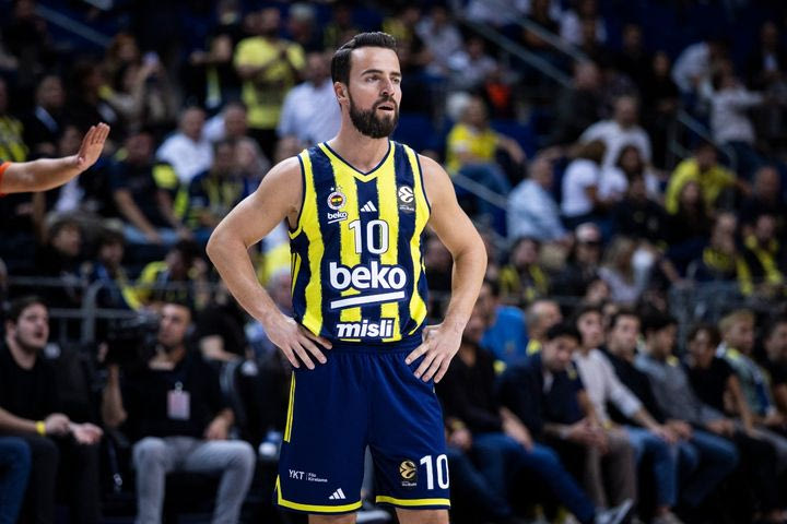 Η Εροκσπόρ “λύγισε” τη Φενέρμπαχτσε και πήρε το διπλό με εξαιρετικό τρίτο δεκάλεπτο