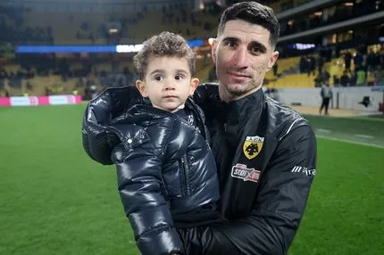 Λόγια καρδιάς: Το συγκινητικό γράμμα του Μάνταλου στον γιο του για την αγάπη του στην ΑΕΚ