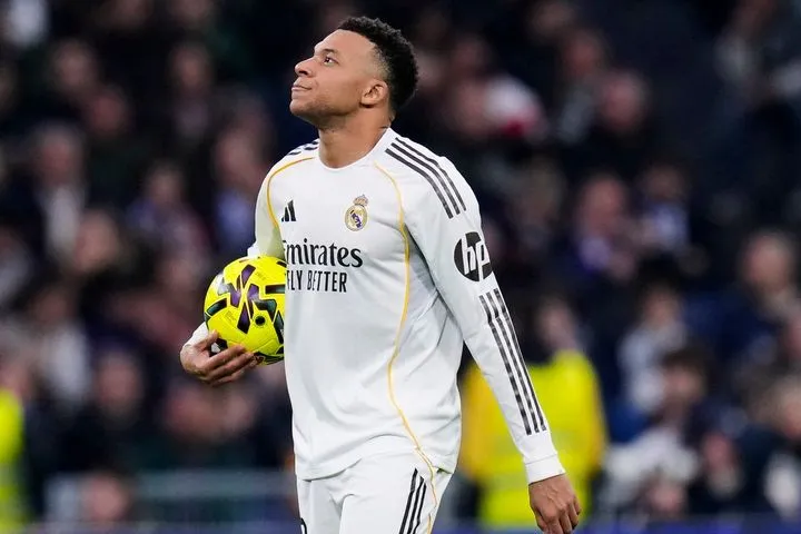 Ξέσπασε πρώην διατροφολόγος της Ρεάλ μετά το φιάσκο με το γόνατο του Εμπαπέ: “Βασίζουν τα συμπληρώματα στο δωρεάν Chat GPT”