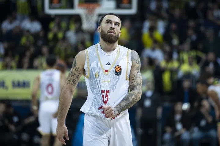 Μάικ Τζέιμς: "Είστε λάθος και φωνάζετε"