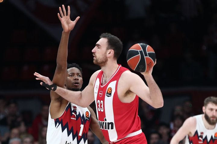 Ολυμπιακός – Μπασκόνια: Σούπερ Μιλουτίνοβ με 10 πόντους στο πρώτο δεκάλεπτο