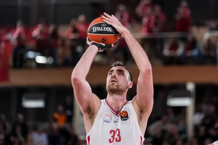 Γιατί ο Μιλουτίνοβ πήρε με τρίποντο την τελευταία επίθεση