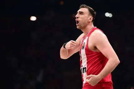 Μιλουτίνοβ: “Είμαι ευγνώμων για αυτήν την ομάδα που έχουμε”