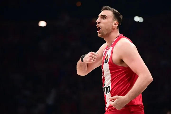 Μιλουτίνοβ: “Είμαι ευγνώμων για αυτήν την ομάδα που έχουμε”