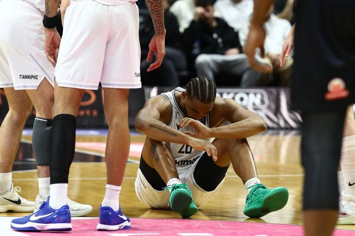 ΠΑΟΚ – Προμηθέας: Επεισοδιακό τζάμπολ και instant replay για act of violence πριν ξεκινήσει το χρονόμετρο του αγώνα