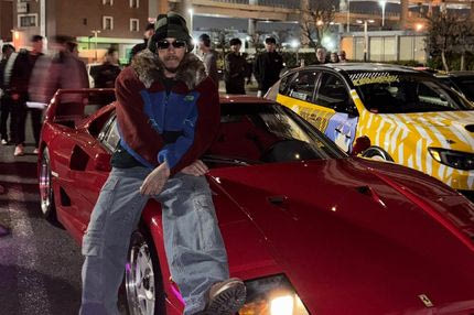 Ο Χάμιλτον εμφανίστηκε με Ferrari 4 εκατομμυρίων ευρώ σε car meet στην Ιαπωνία και άφησε άφωνους τους πάντες