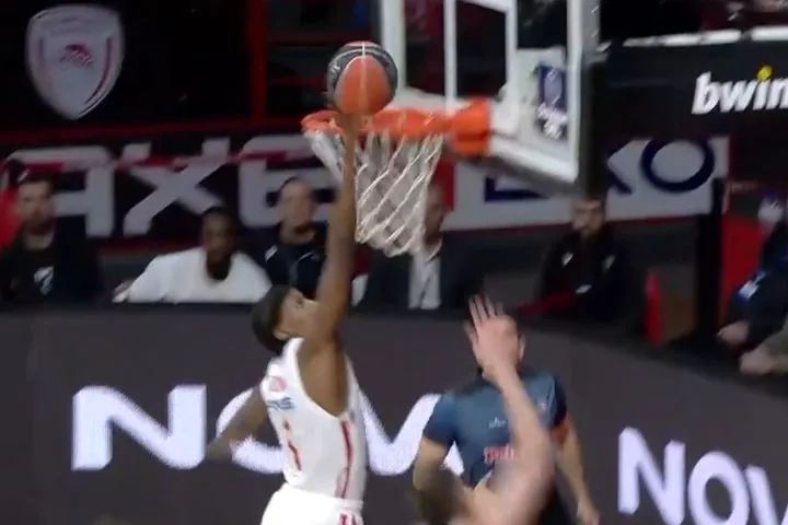 To εντυπωσιακό στοπ του Νιλικίνα στον Ντίμσα στο Ολυμπιακός – ΠΑΟΚ