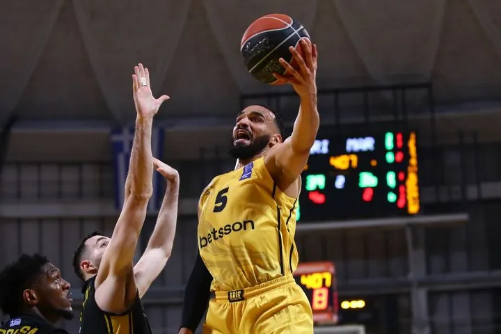 Ο Άρης Betsson διέλυσε το Μαρούσι, με σαρωτική εμφάνιση στο Παλέ