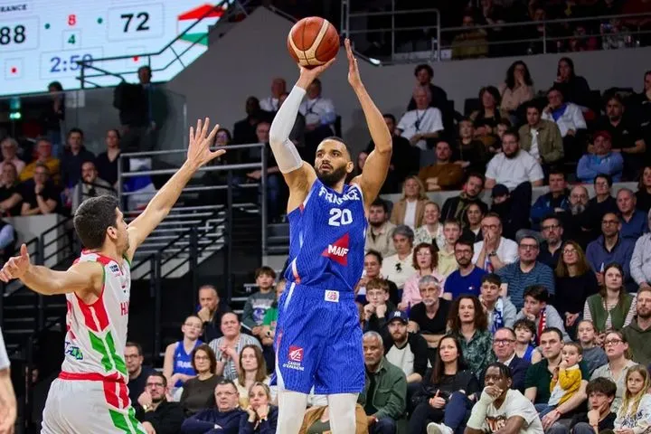 Γαλλία – Ουγγαρία 98-79: Εξαιρετικός ο Νουά του Άρη Betsson στη νίκη των μπλε για τα προκριματικά του Mundobasket 2027