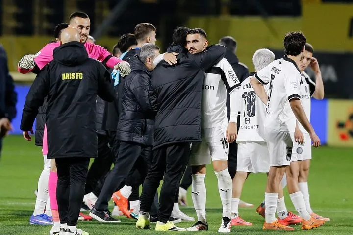 Οι πανηγυρισμοί στον πάγκο μετά το διπλό του ΟΦΗ: “Τα καταφέραμε, ξανά στα playoffs”