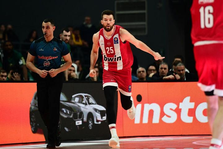 Πίτερς για το μέλλον του στον Ολυμπιακό: “Αν πρέπει να πω κάτι, θα το πω στον αντζέντη μου”