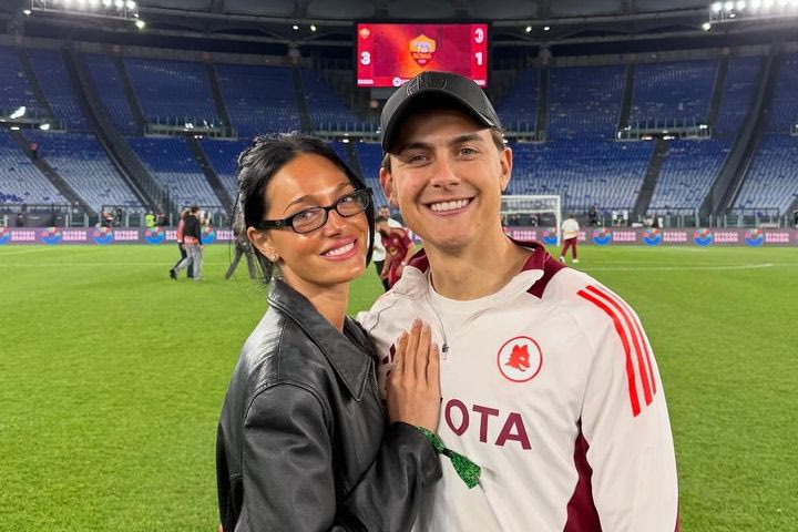 Ρόμα: Ο Πάουλο Ντιμπάλα έγινε πατέρας και καλωσόρισε με συγκινητική ανάρτηση την κόρη του