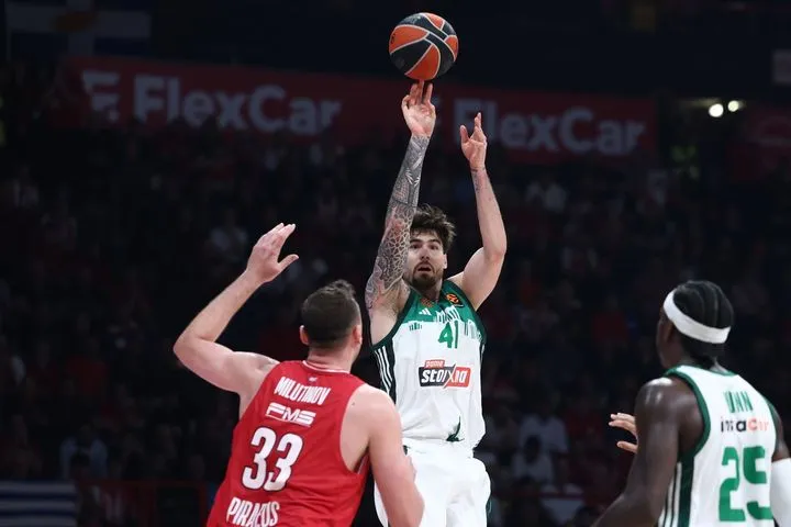 Τα δύο συνεχόμενα τρίποντα των Ερνανγκόμεθ και Μήτογλου στο τρίτο δεκάλεπτο