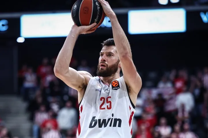 Παρί – Ολυμπιακός: Τρίποντο σόου των ερυθρολεύκων στην πρώτη περίοδο