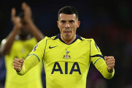 Τριάδα σε αδιανόητη απόδοση από το ΑΙ