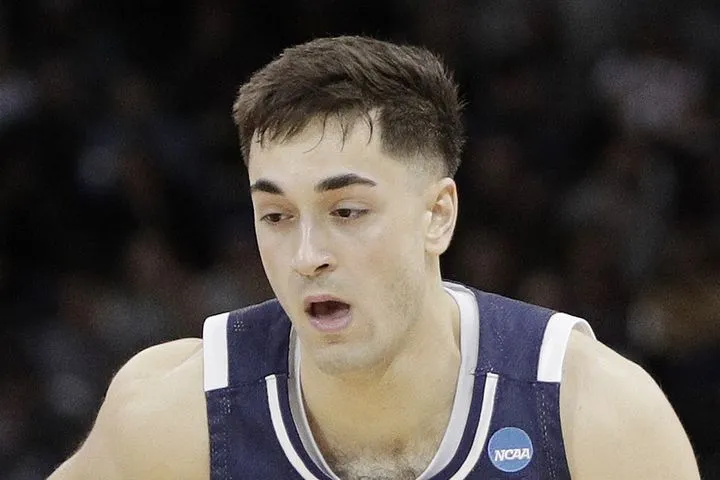 Ο Πουλακίδας ήταν διψήφιος στη νίκη των Ντάλας Μάβερικς στο Κλίβελαντ κόντρα στους Καβαλίερς