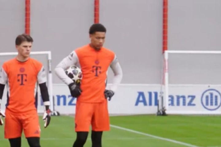 O 16χρονος Πρέσκοτ περιμένει την ιστορική ευκαιρία, αλλά η Μπάγερν κινδυνεύει με πρόστιμο