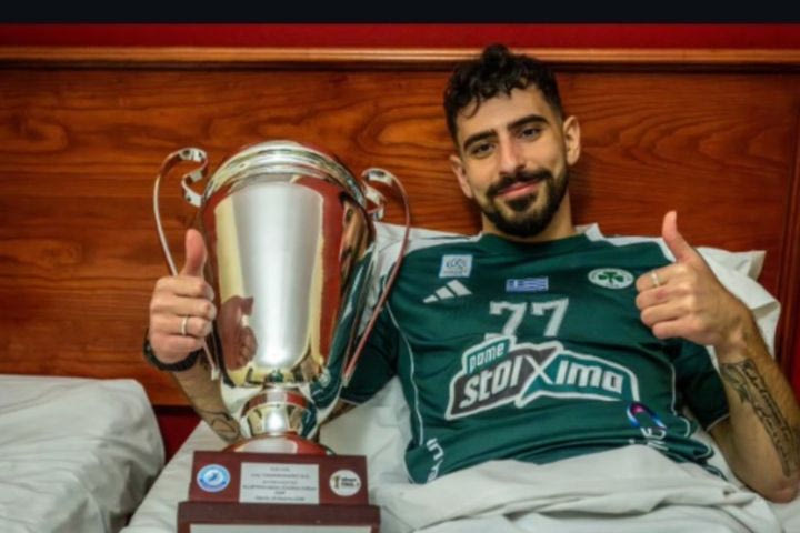 Παναθηναϊκός: Με το κύπελλο αγκαλιά κοιμήθηκε ο Πρωτοψάλτης