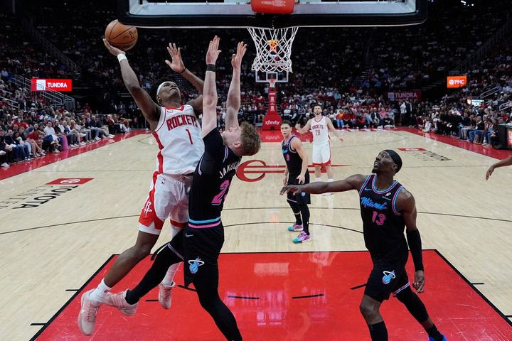 NBA, τα αποτελέσματα της βραδιάς: Άνετη επικράτηση των Σπερς κόντρα στους Πέισερς – Ο Τόμπσον έδωσε τη νίκη στους Ρόκετς