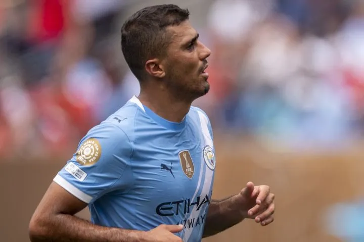 Ρόδρι: Τσουχτερό πρόστιμο στον Ισπανό μέσο, για σχόλιά του κατά της διαιτησίας στο Τότεναμ – Μάντσεστερ Σίτι