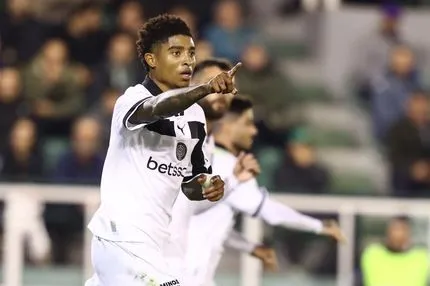 Ο Σαλσίδο μείωσε στο φινάλε του πρώτου μέρους, μετά από εξαιρετική συνεργασία των παικτών του ΟΦΗ