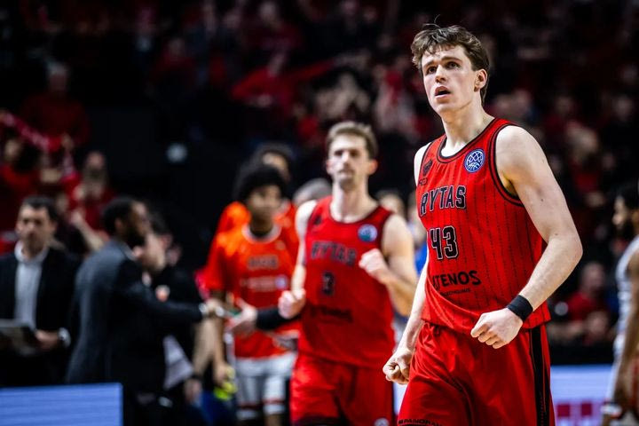 Παίκτης που φοράει το Νο43 έβαλε 43 πόντους με 9/9 τρίποντα