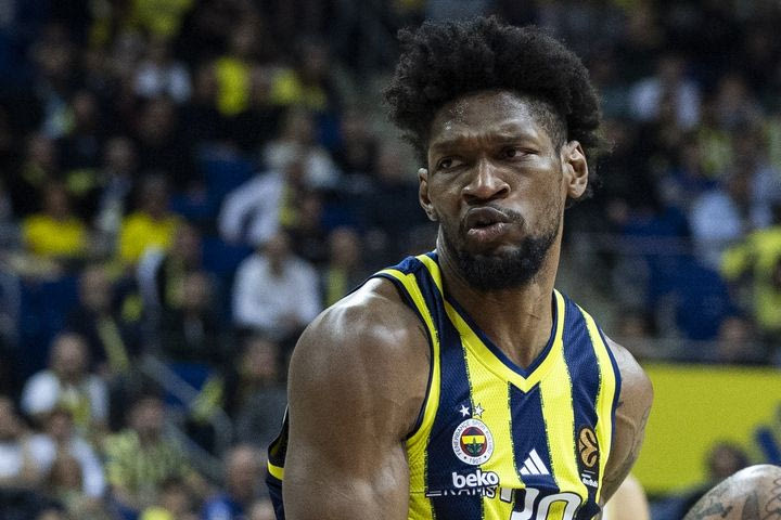 Η Φενέρμπαχτσε καθάρισε τη Μερσίν με έξι διψήφιους και συνεχίζει πρώτη και στην Τουρκία