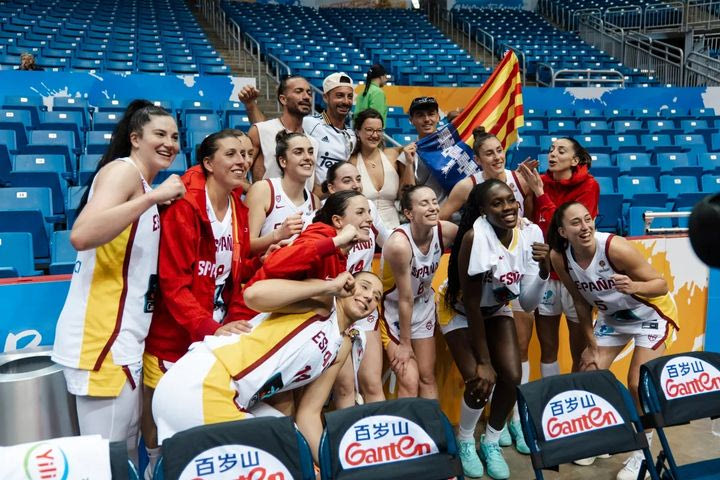 Η Ισπανία έπαιξε στα προκριματικά του Παγκοσμίου Κυπέλλου Γυναικών 2026 μπροστά σε 32 και 36 θεατές, σε γήπεδο που χωράει 19.500