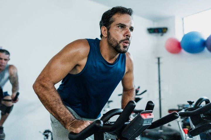 Spinning ποδήλατο: Πόσες θερμίδες καις και γιατί είναι τόσο αποτελεσματικό